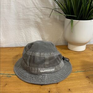 Supreme mesh bucket hat